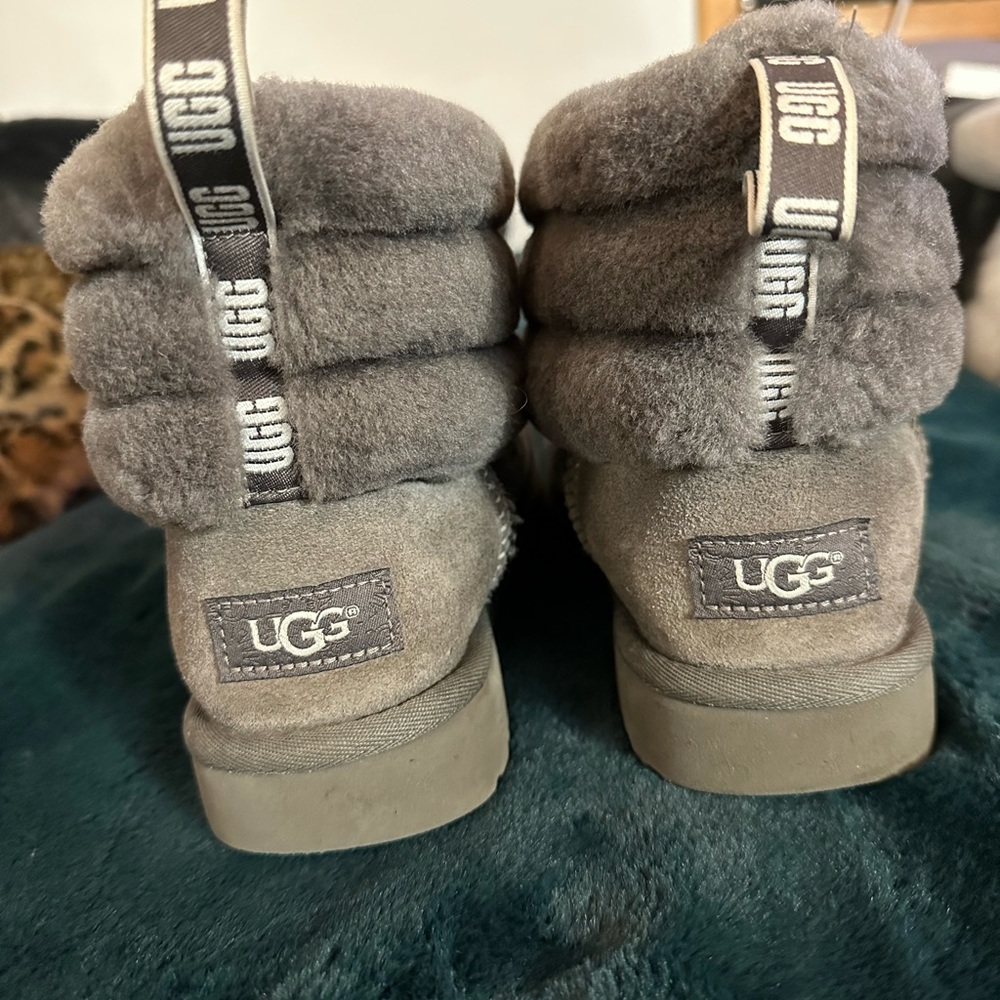 Woman’s Fluff Mini Quilted Ugg boots // size woman’s 7 & in the color charcoal (